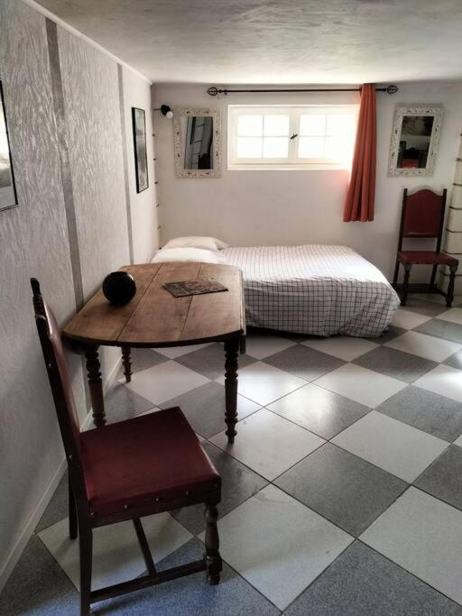 Charmant Appart Avec Jardin Aigues-Mortes Exteriör bild