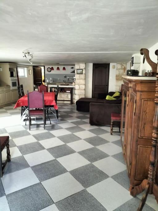 Charmant Appart Avec Jardin Aigues-Mortes Exteriör bild